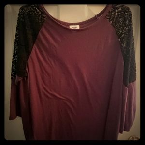 Long sleeve w/lacy detailing